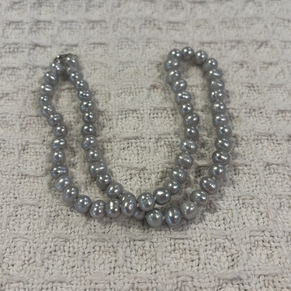 Elegant Silver Pearl Necklace 17” - Picture 4 of 5
